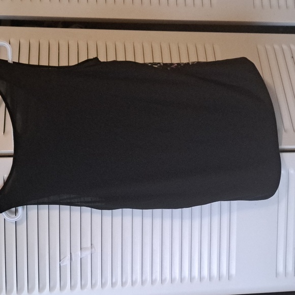 Sz M Reitmans Red/Back/White tank style stretch, summer top - Picture 5 of 5